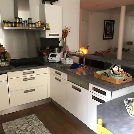 Grand Studio Atypique 45 M2 ,paris 10 Eme *