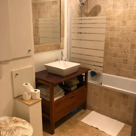 Апартаменты Grand Studio Atypique 45 M2 ,paris 10 Eme *