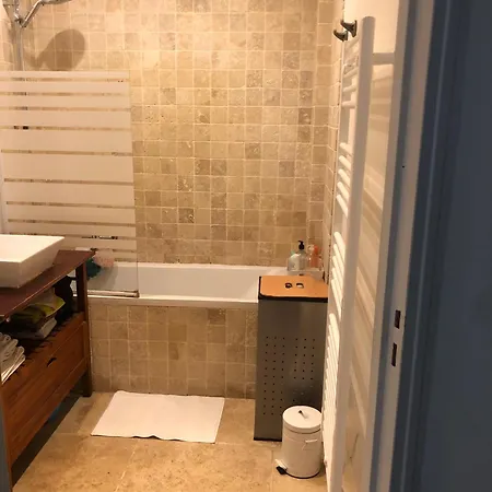 Grand Studio Atypique 45 M2 ,paris 10 Eme Апартаменты Париж